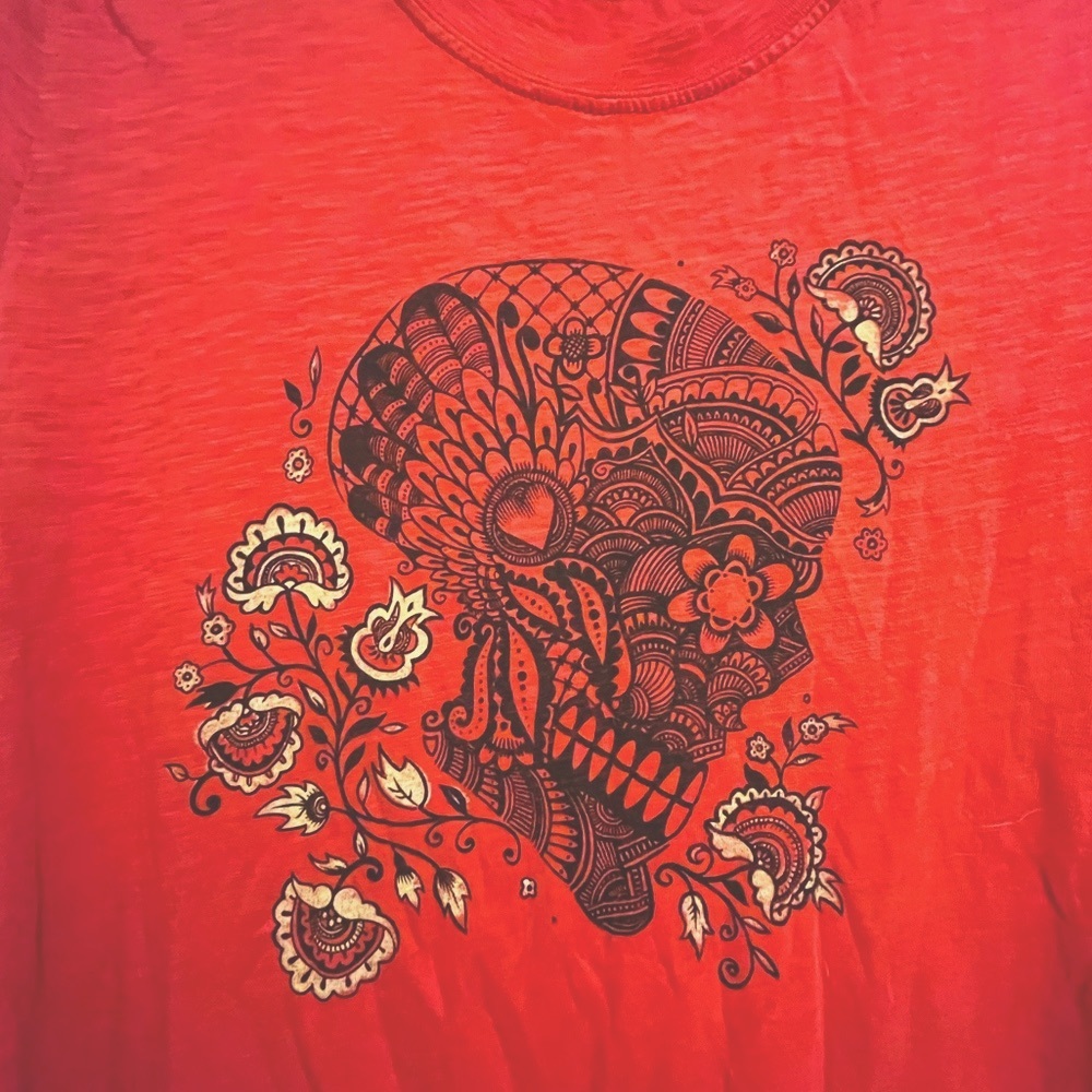 Lucky Brand Graphic Skull and Flowers Tee.  Red. Size Small. - Picture 2 of 8